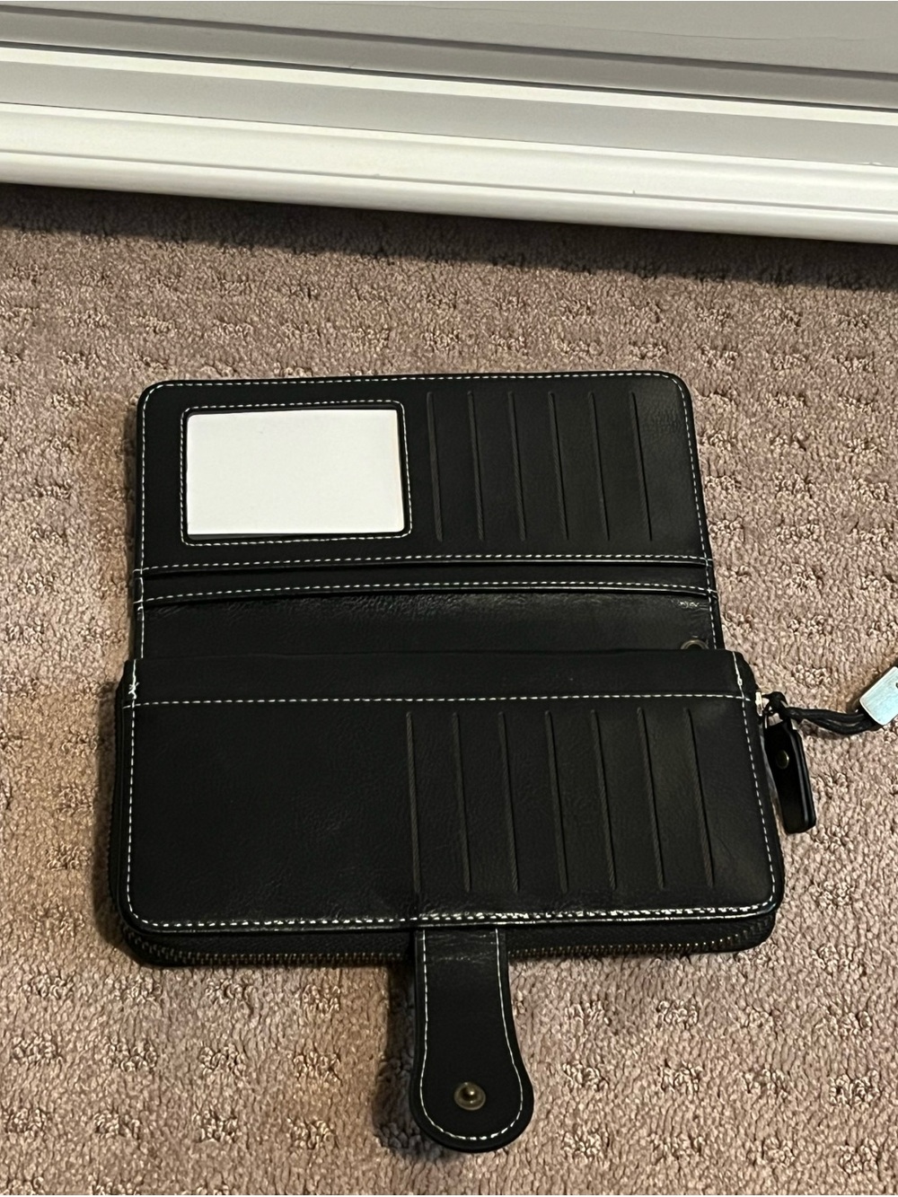Black Leather Wristlet Wallet with Signature Button NWOT - Picture 3 of 3